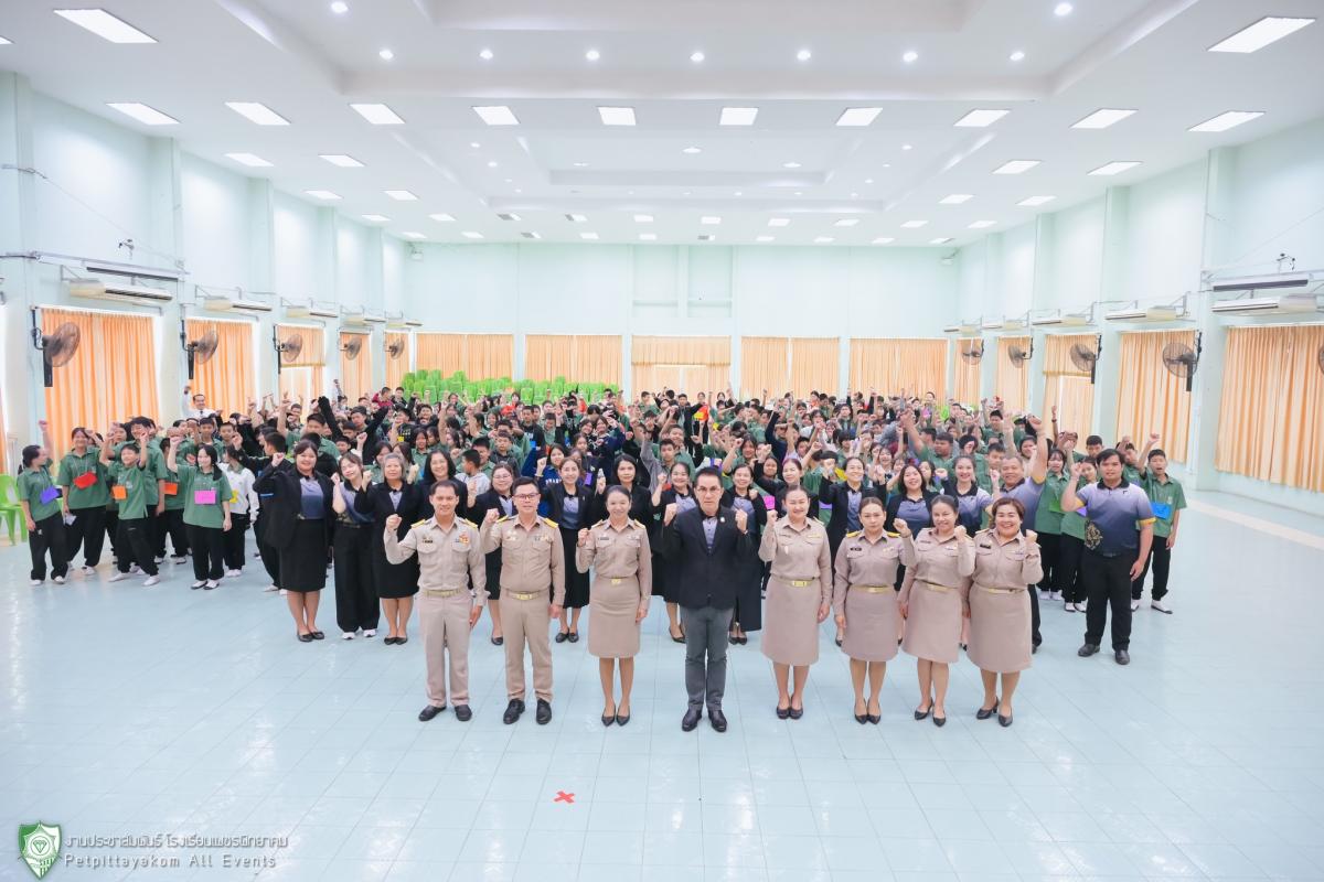 โรงเรียนเพชรพิทยาคม จัดโครงการ "ค่ายรักษ์ภาษาไทย" ประจำปี 2568 ส่งเสริมทักษะภาษาและการสื่อสารสำหรับนักเรียนชั้น ม.1