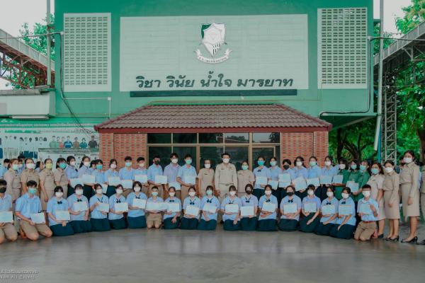 โรงเรียนเพชรพิทยาคมมอบเกียรติบัตรนักเรียนที่ชนะการแข่งขันทักษะทางวิชาการ เนื่องในสัปดาห์วันภาษาไทยแห่งชาติ