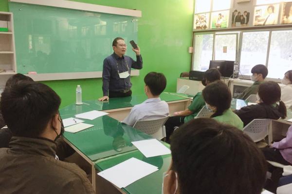 รับการแนะแนวอาชีพ จากสำนักงานจัดหางานจังหวัดเพชรบูรณ์ สำนักงานจัดหางานจังหวัดเพชรบูรณ์