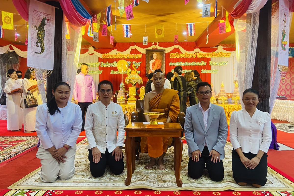 โรงเรียนเพชรพิทยาคม ร่วมพิธีถวายผ้าพระกฐินประทาน สมเด็จพระสังฆราช สกลมหาสังฆปริณายก