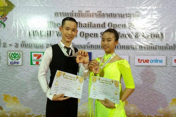 ขอแสดงความยินดี นักเรียนโรงเรียนเพชรพิทยาคม รางวัลรองชนะเลิศอันดับ 2 การแข่งขันกีฬาลีลาศ นานาชาติชิงถ้วยพระราชทานพระบาทสมเด็จพระเจ้าอยู่หัว ครั้งที่ 8