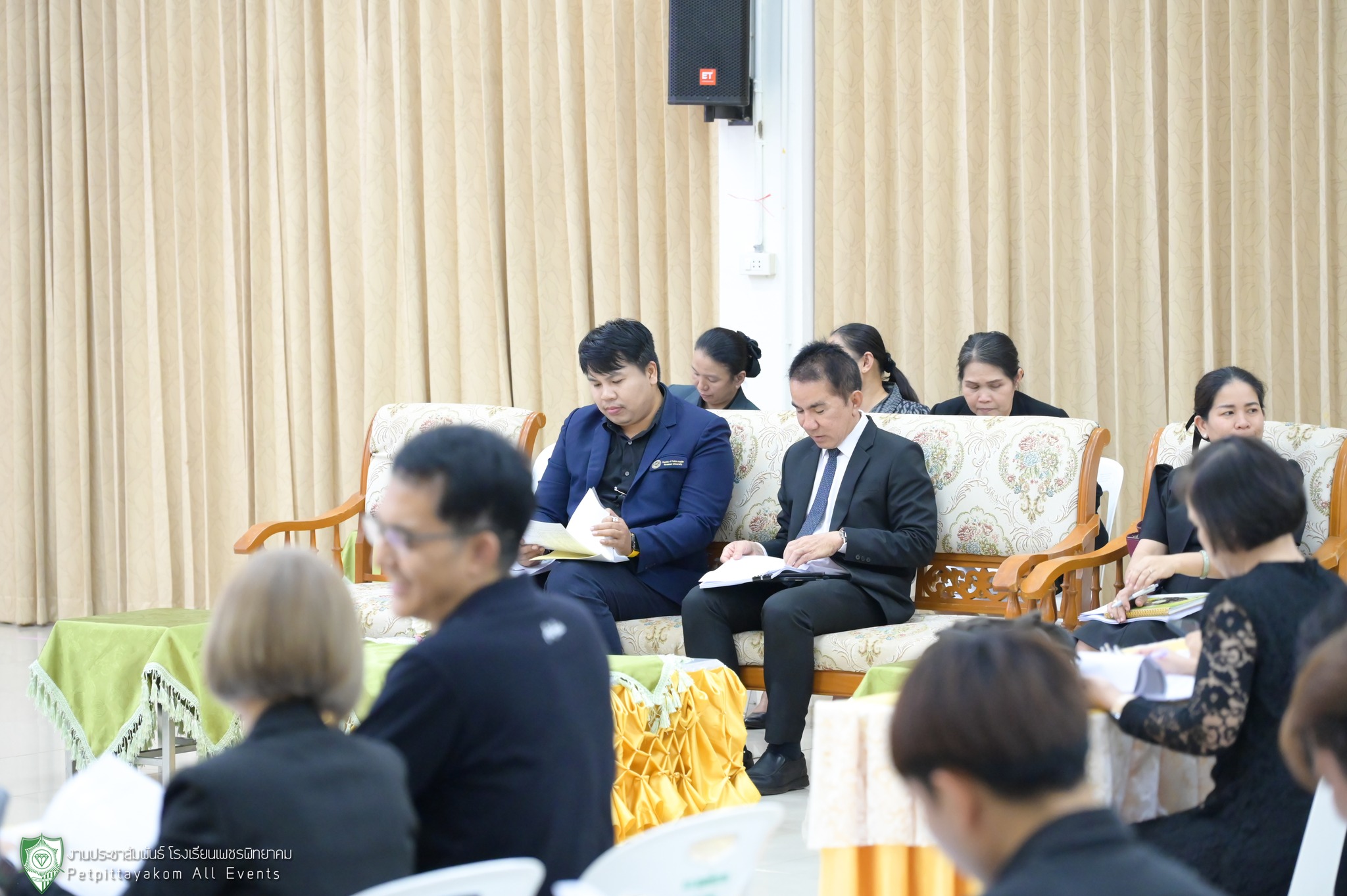 บรรยากาศคณะครูและกรรมการเข้าร่วมประชุม