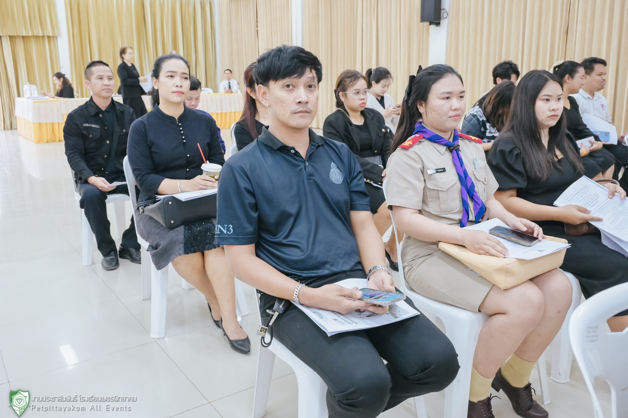 คณะกรรมการฝ่ายต่าง ๆ เข้าร่วมประชุมอย่างพร้อมเพรียง