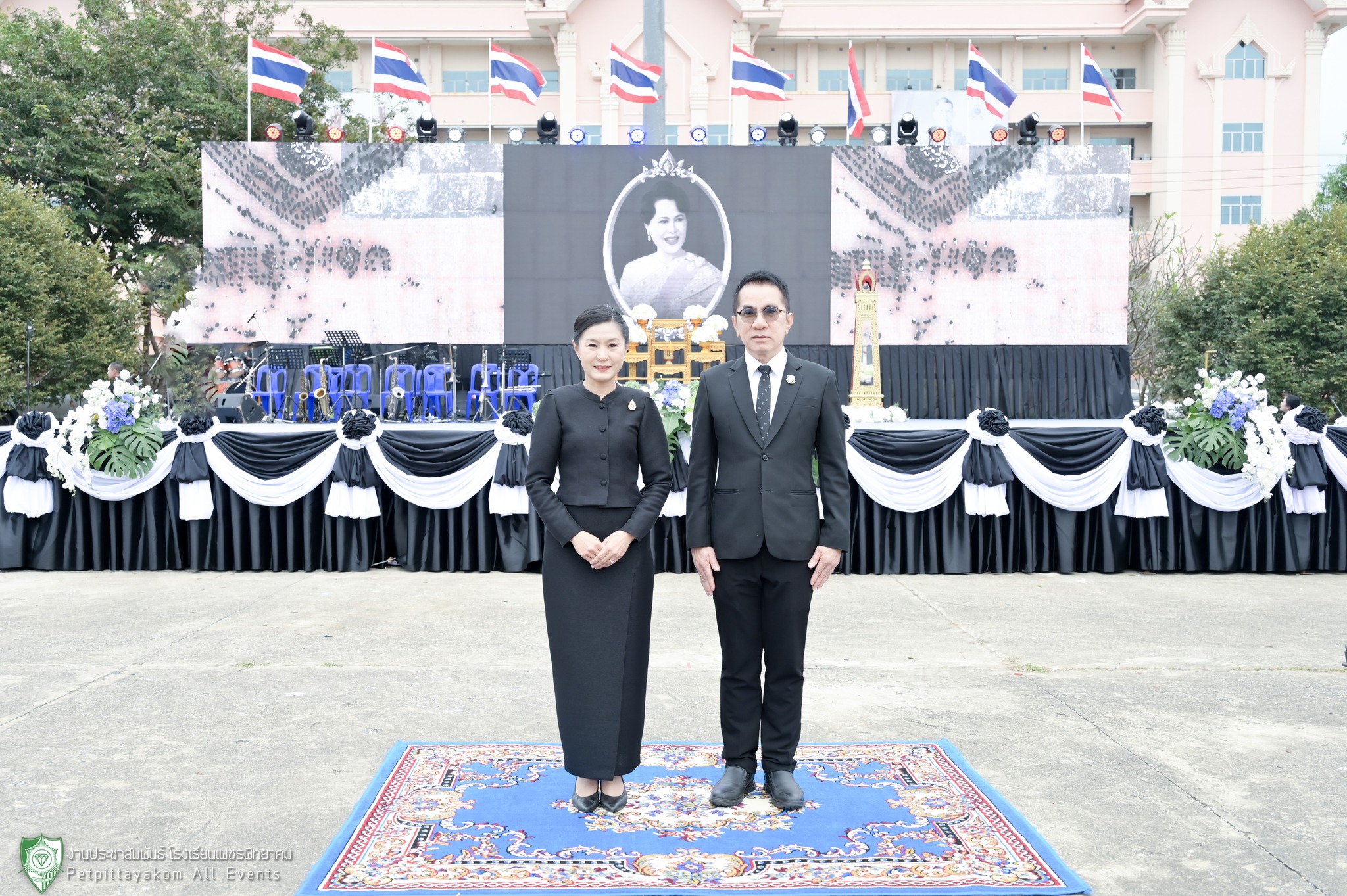 การเยี่ยมชมนิทรรศการเฉลิมพระเกียรติ