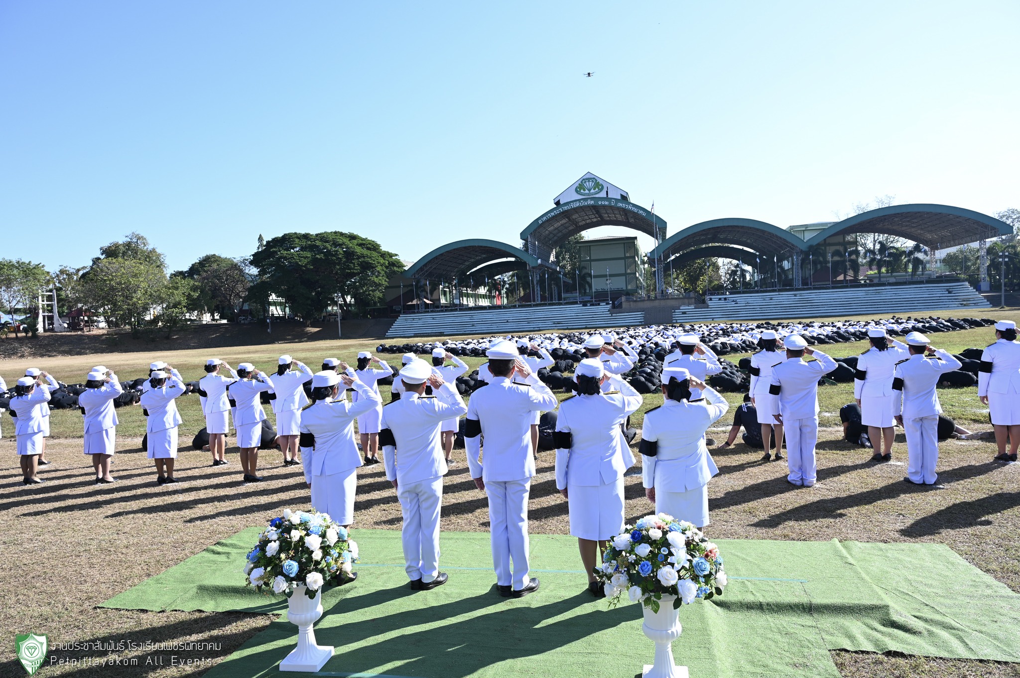 ผู้บริหาร ครู และนักเรียน รวมพลังถวายความอาลัย