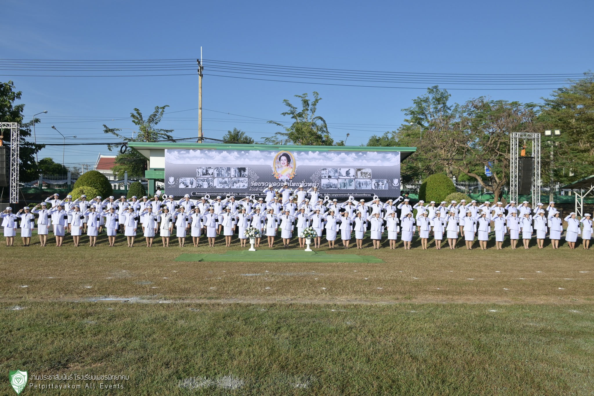 บรรยากาศพิธีถวายความอาลัย โรงเรียนเพชรพิทยาคม