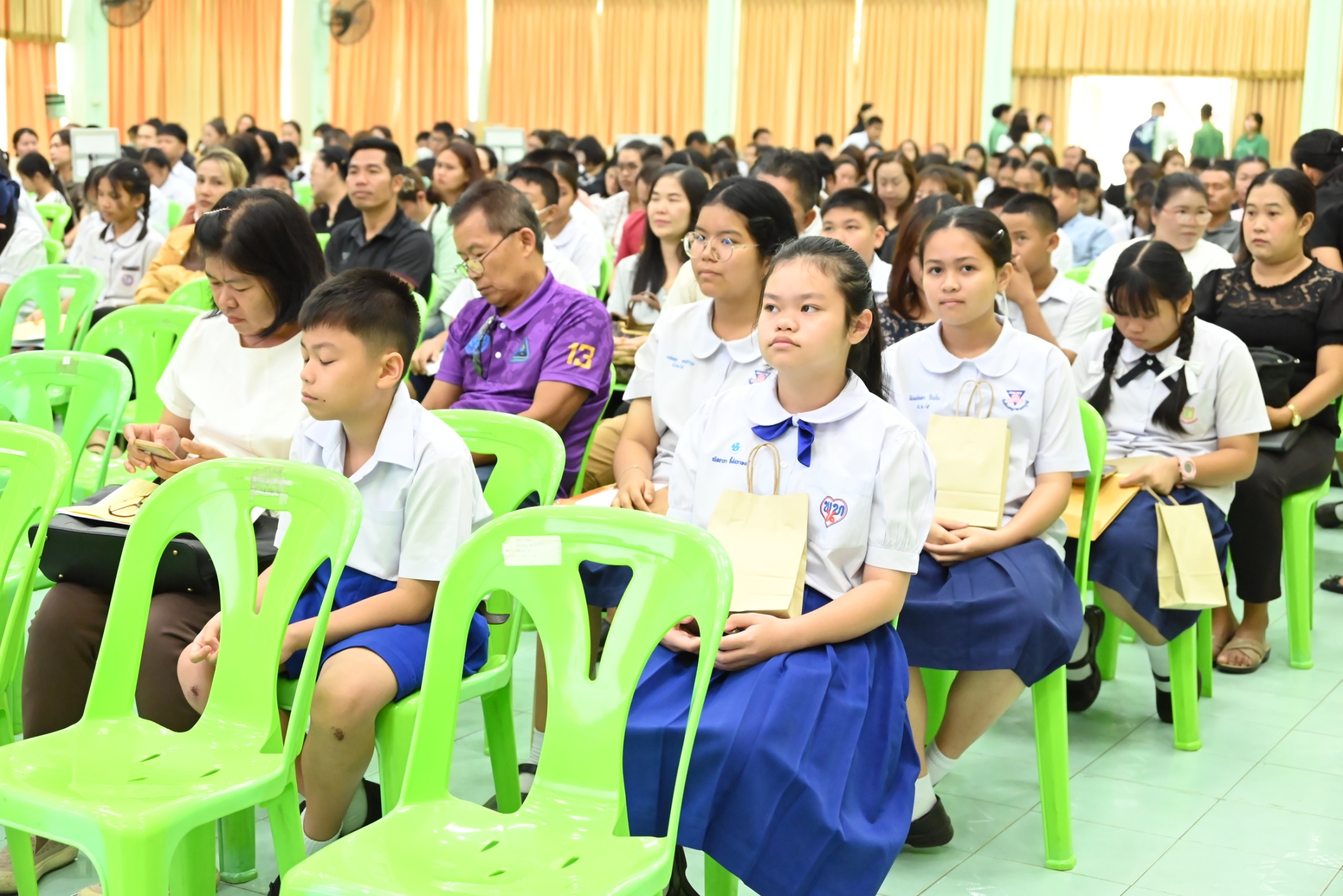 บรรยากาศมอบตัวนักเรียน ม.1 ภาพที่ 12